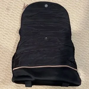 Stella & Dot yoga backpack. Used one time. Great for yoga and for travel. Stella & Dot Yoga Backpacks | Mercari main image 4